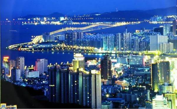 2025新澳门资料大全,澳门作为一个充满活力和魅力的城市，一直以来都吸引着人们的目光。随着时间的推移，澳门不断发展和变化，新的资料和资讯也不断涌现。本文将为您呈现关于澳门在2025年的新资料大全，带您领略这座城市的魅力与活力。